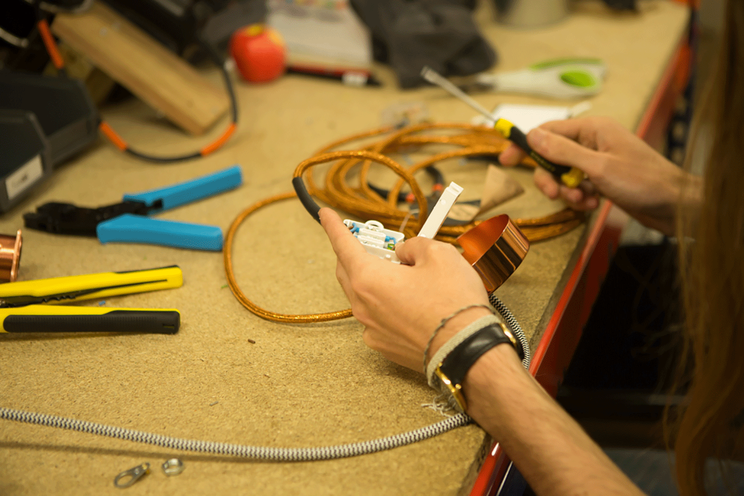 image of assembly putting together a ceiling pendant