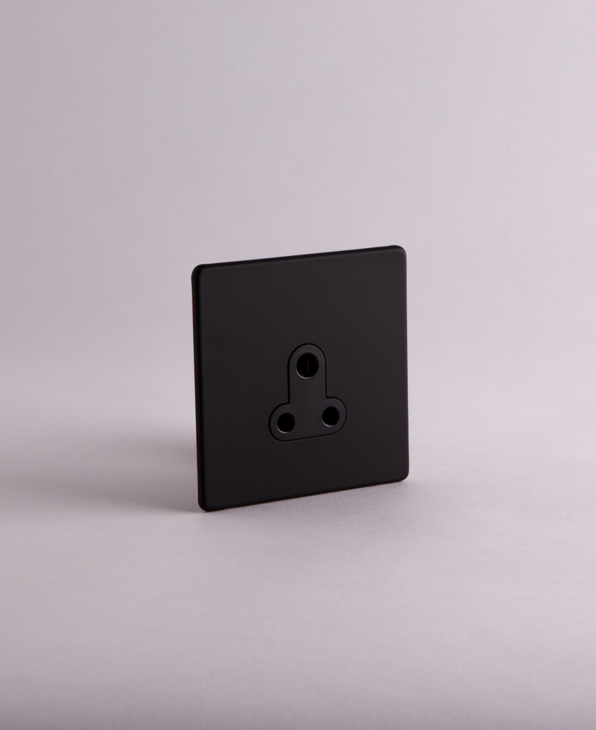 Round 3 Pin Socket 5 Amp Black Dowsing & Reynolds