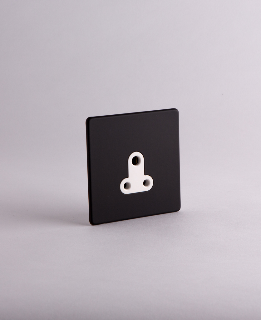 Round 3 Pin Socket 5 Amp Black Dowsing & Reynolds