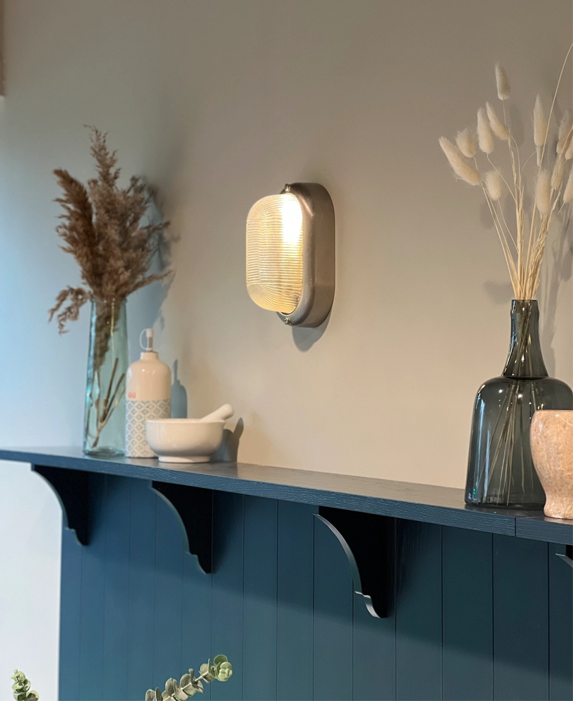 Led bathroom clearance bulkhead light