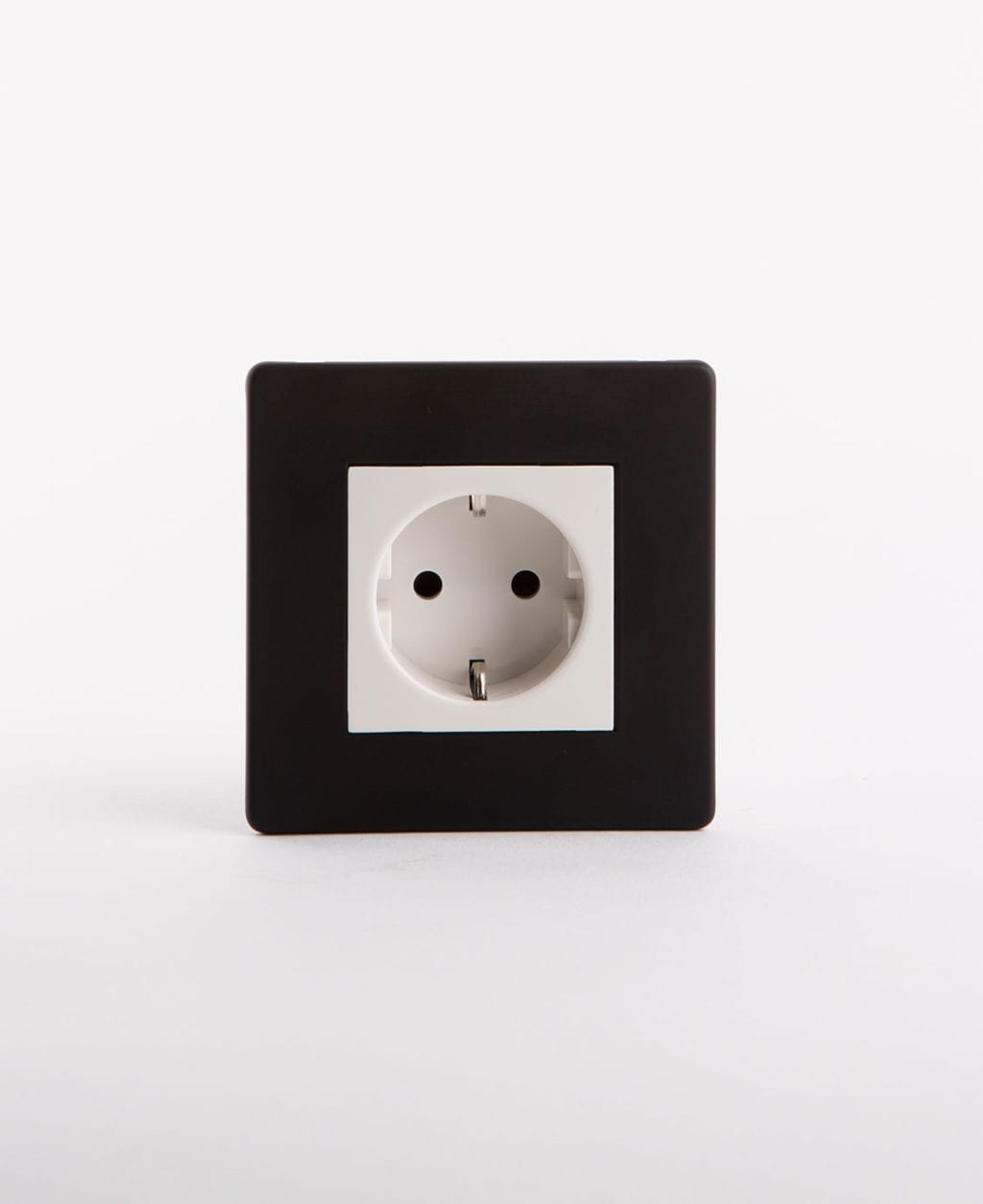 single Schiko socket in black and white