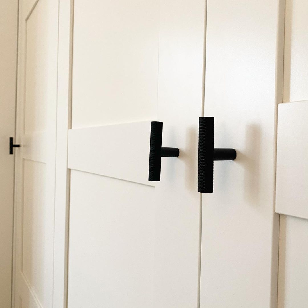 t-bar skyscraper handles in black on white panelled cupboards