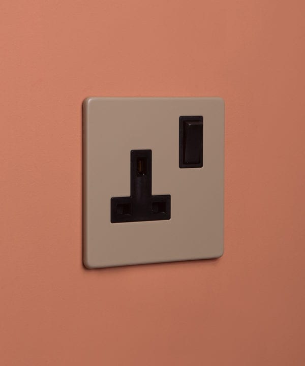 caramel latte and black single socket