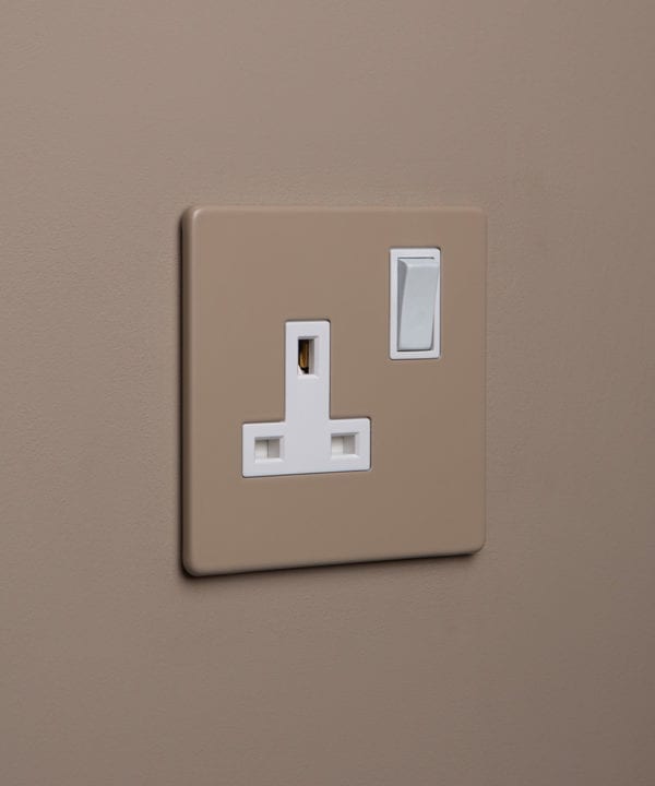 caramel latte and white single socket