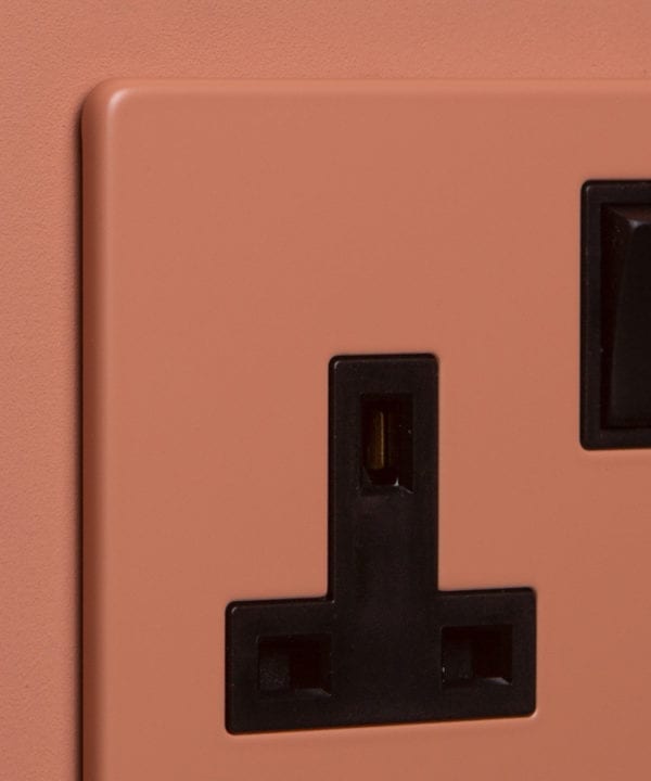 cinnamon and black single socket close up