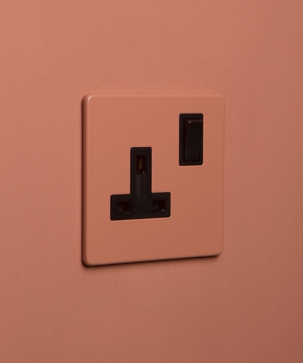 cinnamon and black single plug socket