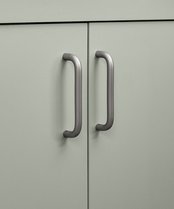 silver shanghai handle 14cm on pal green background