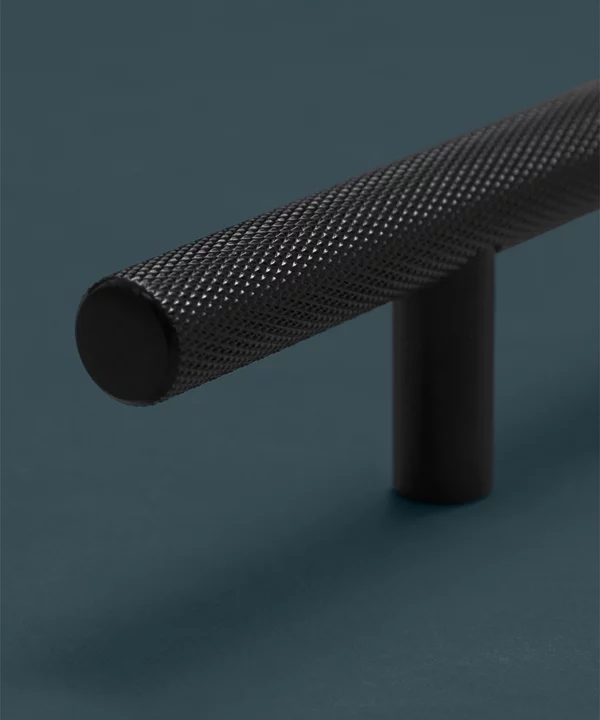 Black Skyscraper knurled handle