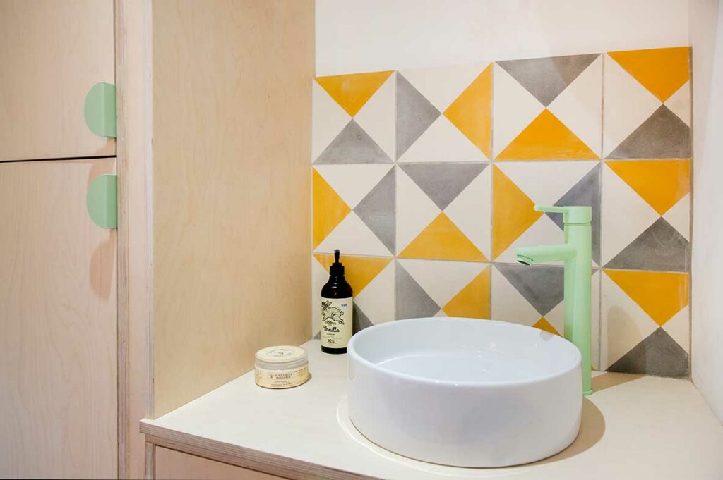 Neo mint mezzaluna handles and neo mint inga tap in a white bathroom