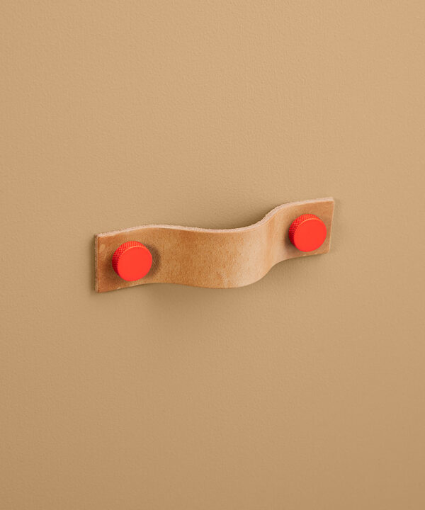small camel thor with red knob