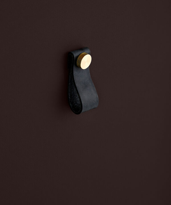 small black magni handle with gold stud against chocolate brown background