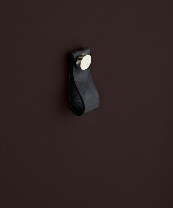 small black magni handle with silver stud against chocolate brown background