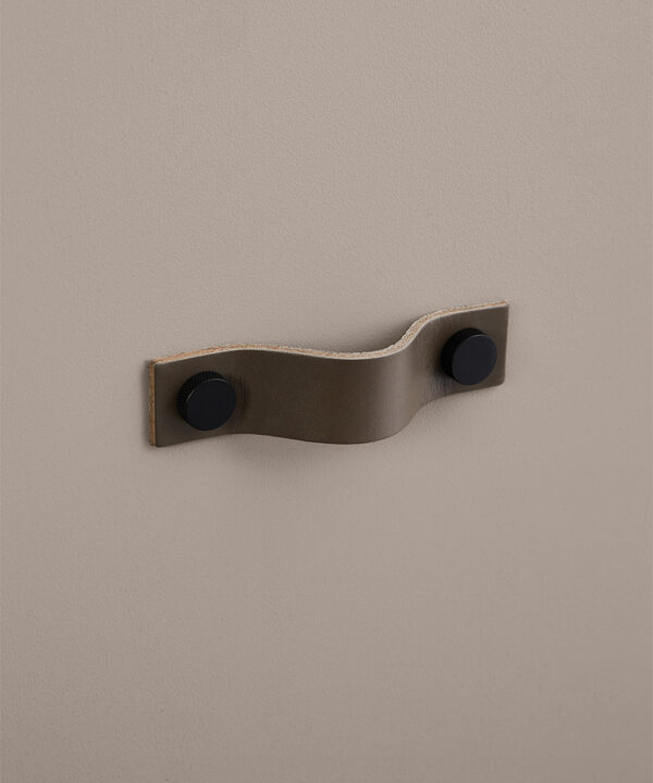 Small Mink Thor Handle Black Knob