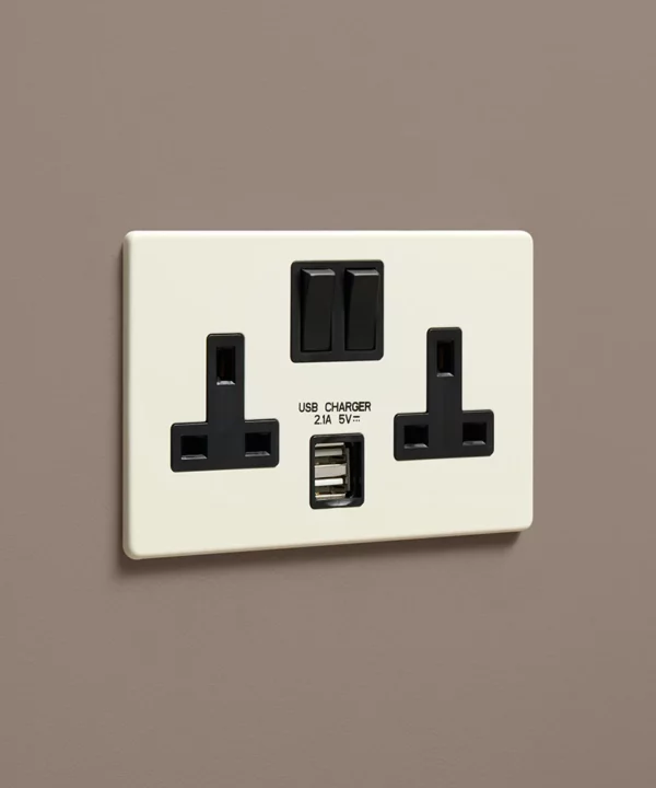 Whipped Cream double socket with USB