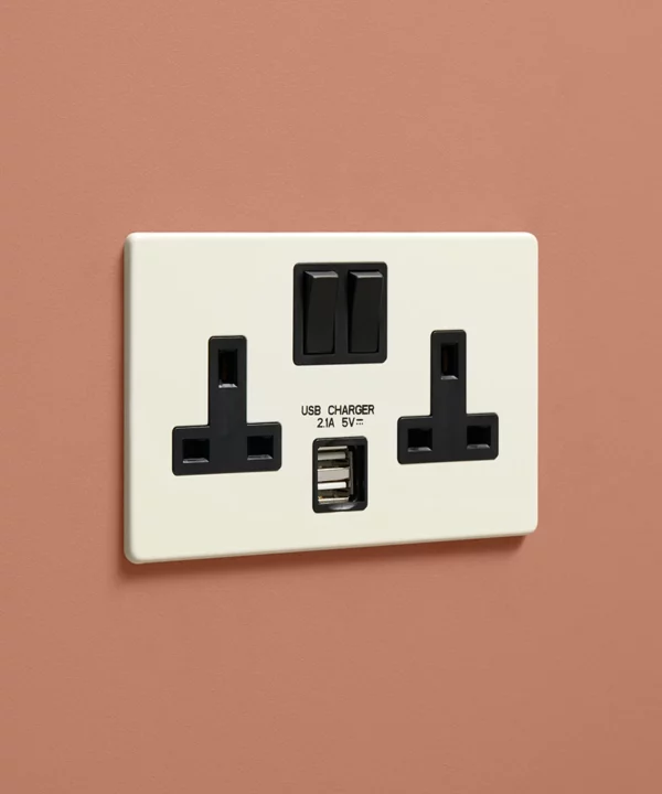Whipped Cream double socket with USB