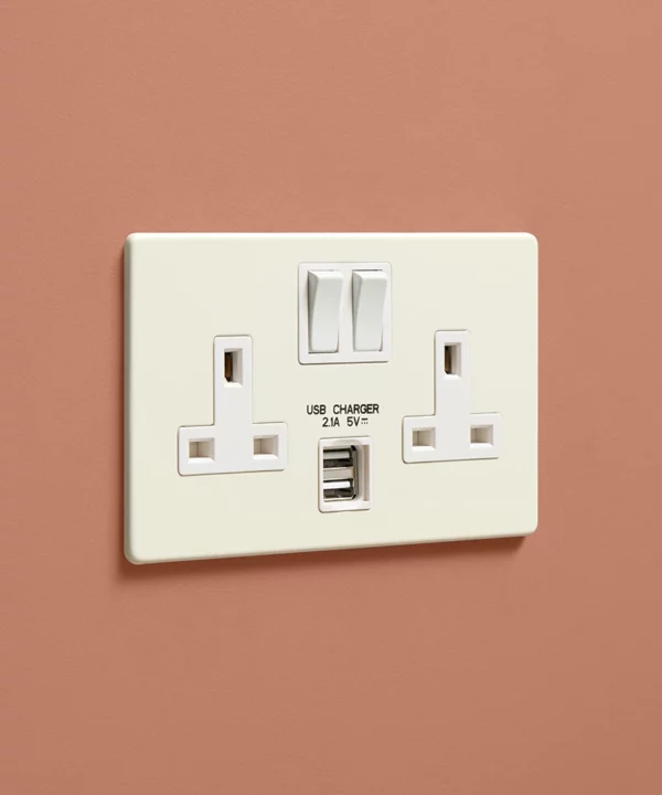 Whipped Cream double socket with USB