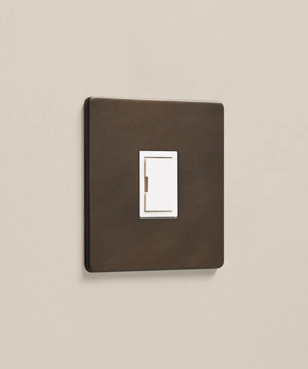 bronze spur switch