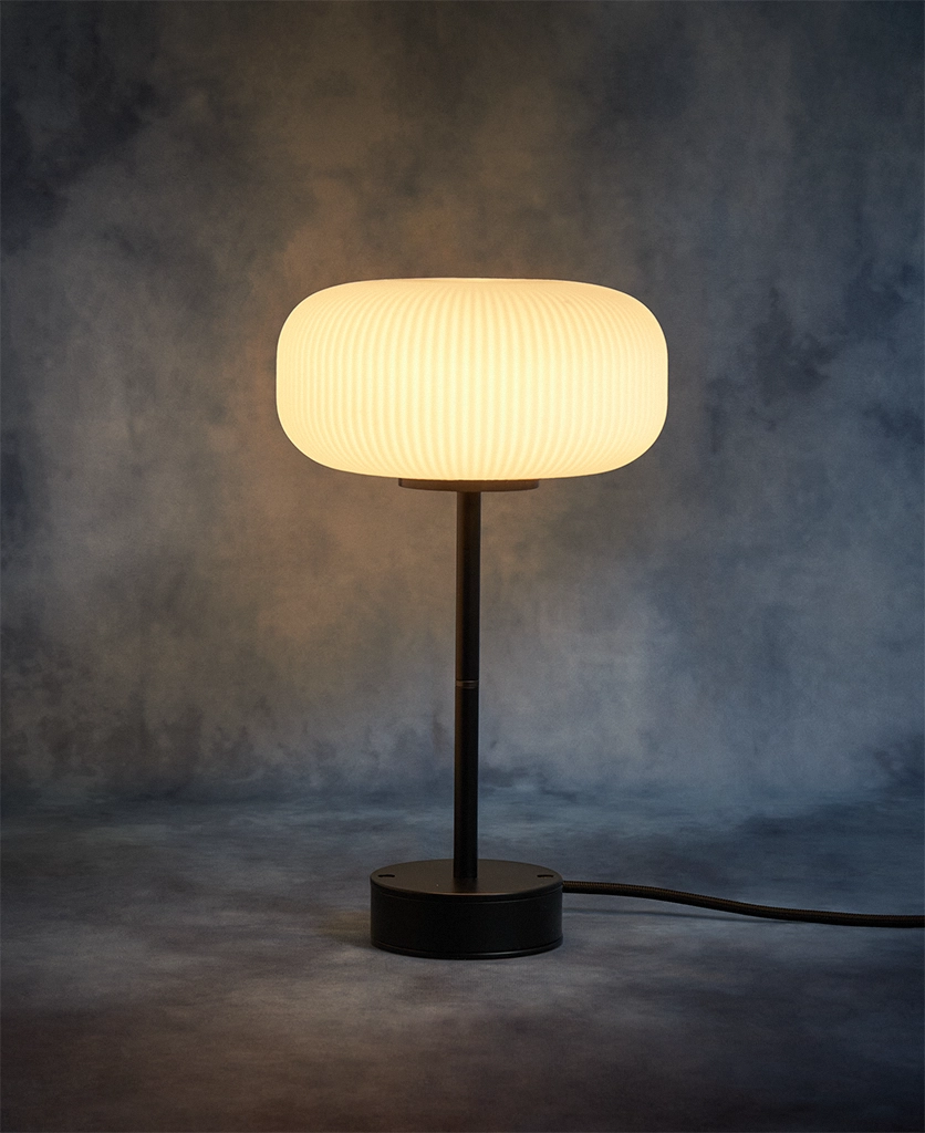 Black Nuvia frosted table lamp
